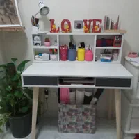 میز تحریر و مطالعه با شلف رنگ طوسی سفید