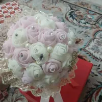 دسته گل سفید صورتی و جعبه کادو|گل مصنوعی|تهران, خاوران|دیوار