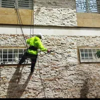 نصب حلب دیواره پیچ و رولپلاک سنگ بدون داربست راپل|خدمات پیشه و مهارت|رشت, گلسار|دیوار