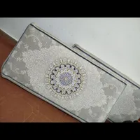 یک جفت پشتی نو