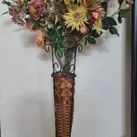گلدان پایه بلند و گل