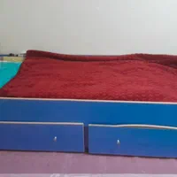 تخت یک نفر به همراه میز تحریر