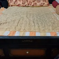 تخت دو نفره همراه تشک و آینه و کنسول