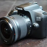 دوربین Canon D2000 شبیه نو با لوازم کامل