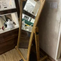 اینه ایستاده