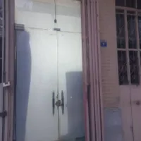 مغازه تجاری ۶متری با شیشه سکوریت دارای برق و تلفن