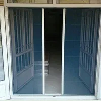 *پنجره با توری پلیسه*