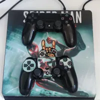 ps4 اسلیم یک ترا با دو دوسته و اکانت پلاس پرمیوم