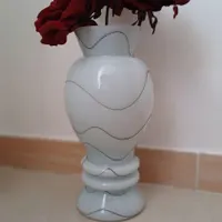 گل و گلدان