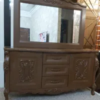 دراور چوبی همراه با اینه بزرگ