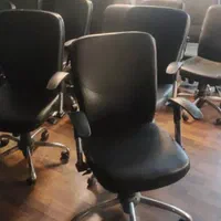 خریدار صندلی