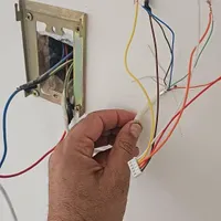 برقکار .سراسر اصفهان نصب لوستر هالوژن آیفون|خدمات پیشه و مهارت|اصفهان, احمدآباد|دیوار