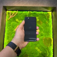 اپل iPhone SE (2020) با حافظهٔ ۱۲۸ گیگابایت