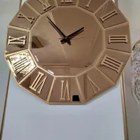 ساعت دیواری کاملا سالم زیبا