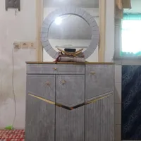 جاکفشی و میز تلویزیون
