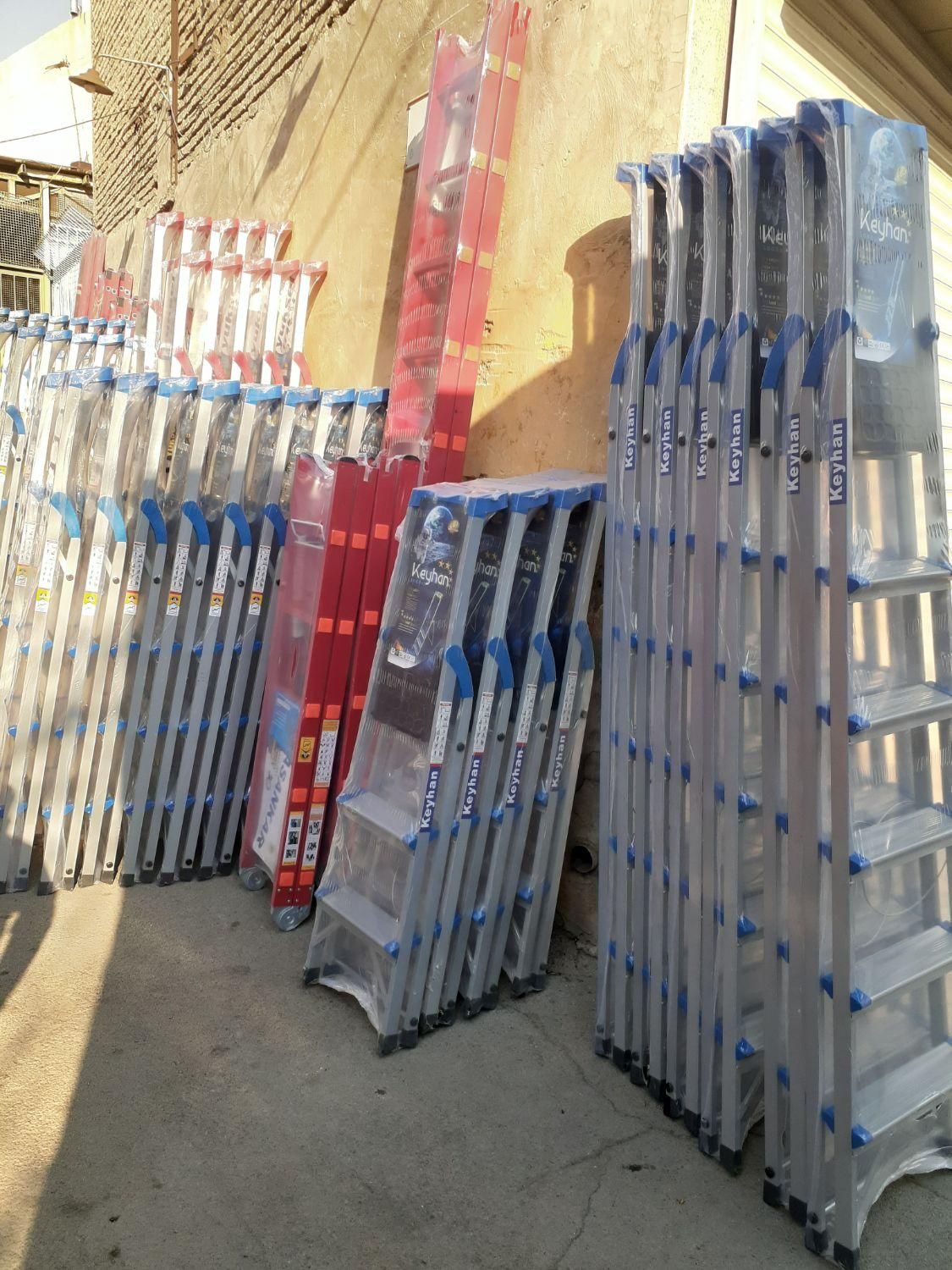 نردبان کیهان|ابزارآلات|اصفهان, همدانیان|دیوار