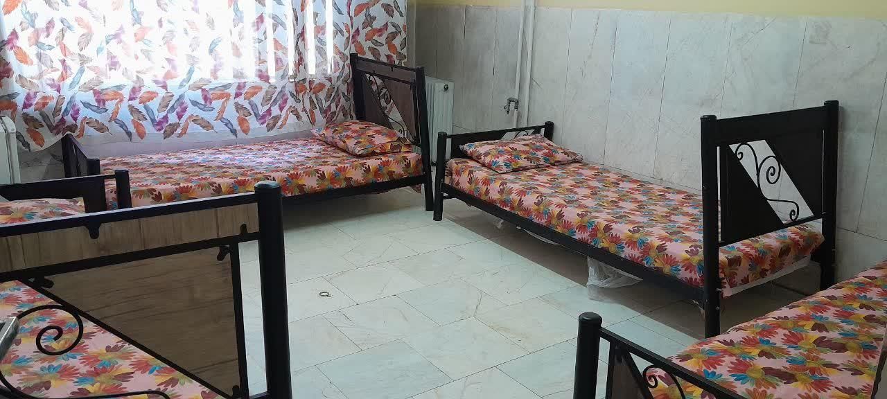 مهمانپذیر اتاق سوئیت مسافرخانه|اجارهٔ کوتاهمدت آپارتمان و سوئیت|تهران, فلسطین (میدان انقلاب)|دیوار