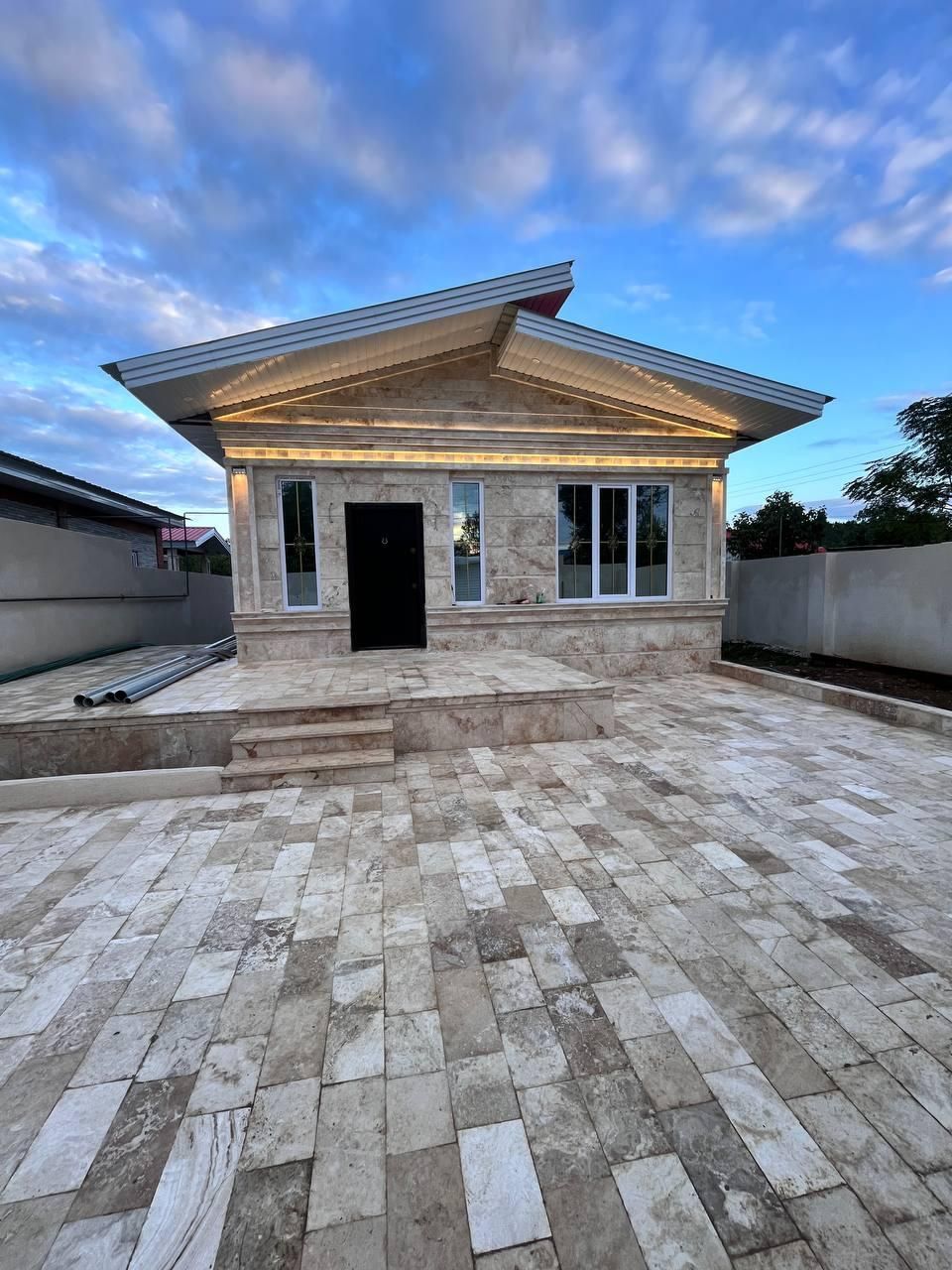 ۳۰۰متر ویلای نوساز/نما تراورتن/شهرکی|فروش خانه و ویلا|رضوانشهر, |دیوار