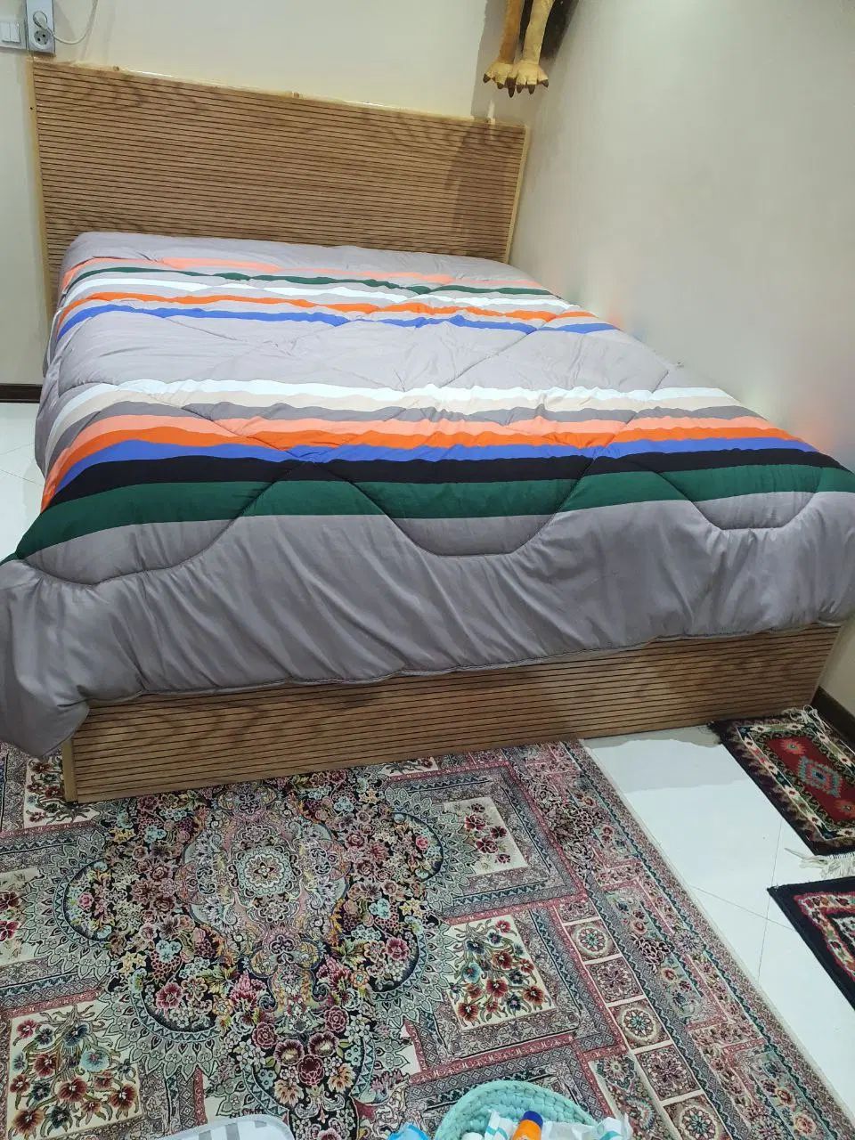 تخت خواب دونفره  جک دار ۱۸۰*۲ با بیستون ۱۵۰۰|تخت و سرویس خواب|تهران, دریاچه شهدای خلیج فارس|دیوار