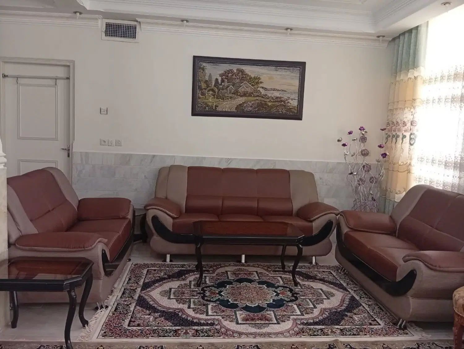 مبلمان چرمی ۱۰ نفره سالم + میز عسلی و میز جلو مبلی|مبلمان خانگی و میز عسلی|خمین, |دیوار
