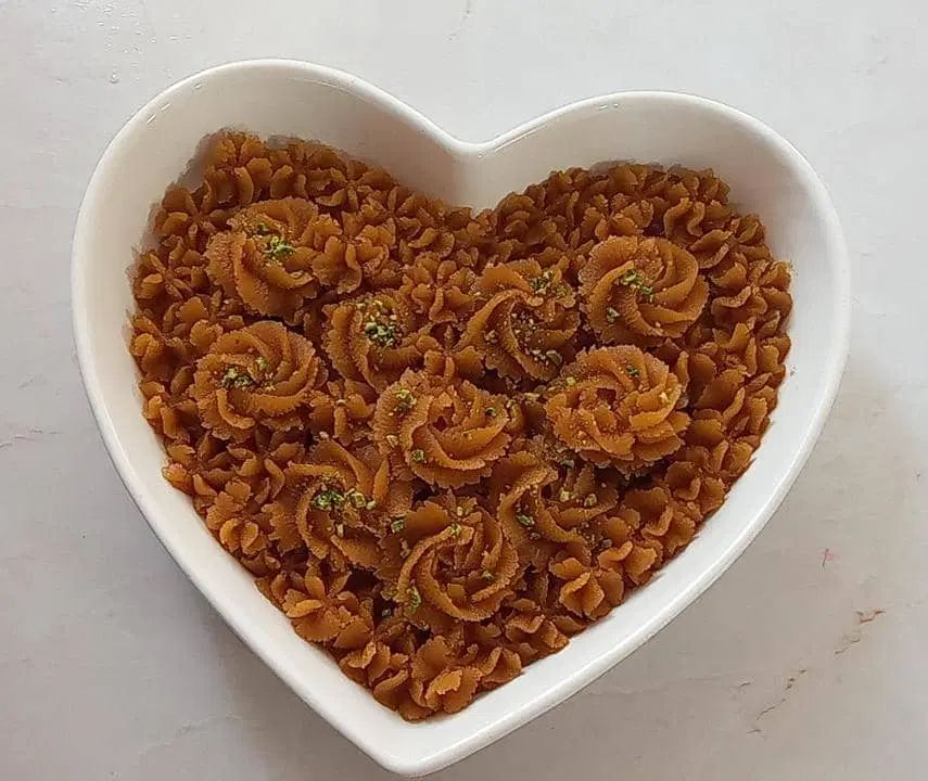 حلوا سنتی و بوتیکی|خوردنی و آشامیدنی|اصفهان, نقش جهان|دیوار