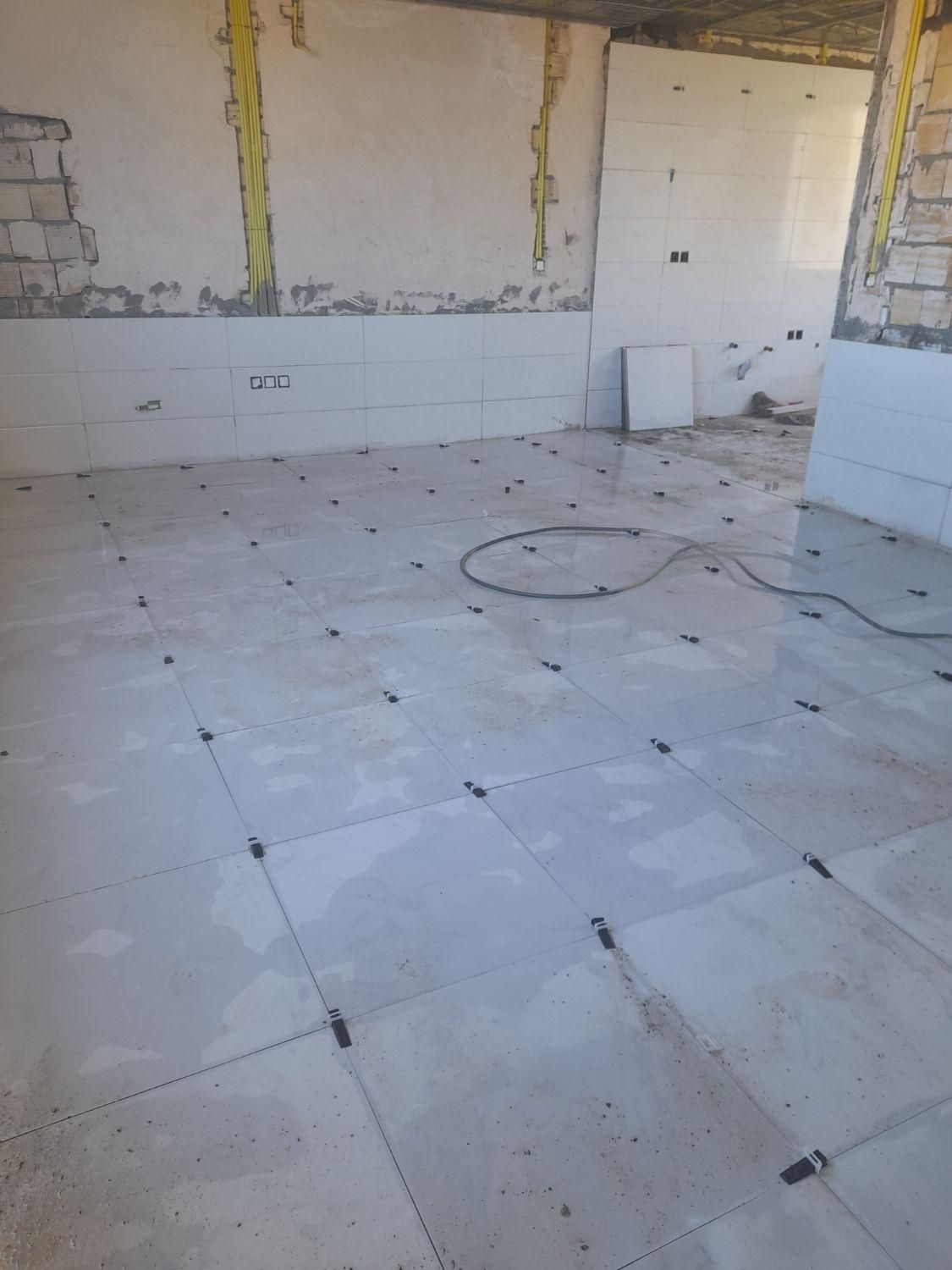 کار کاشی و سرامیک کاری|خدمات پیشه و مهارت|بیرجند, |دیوار