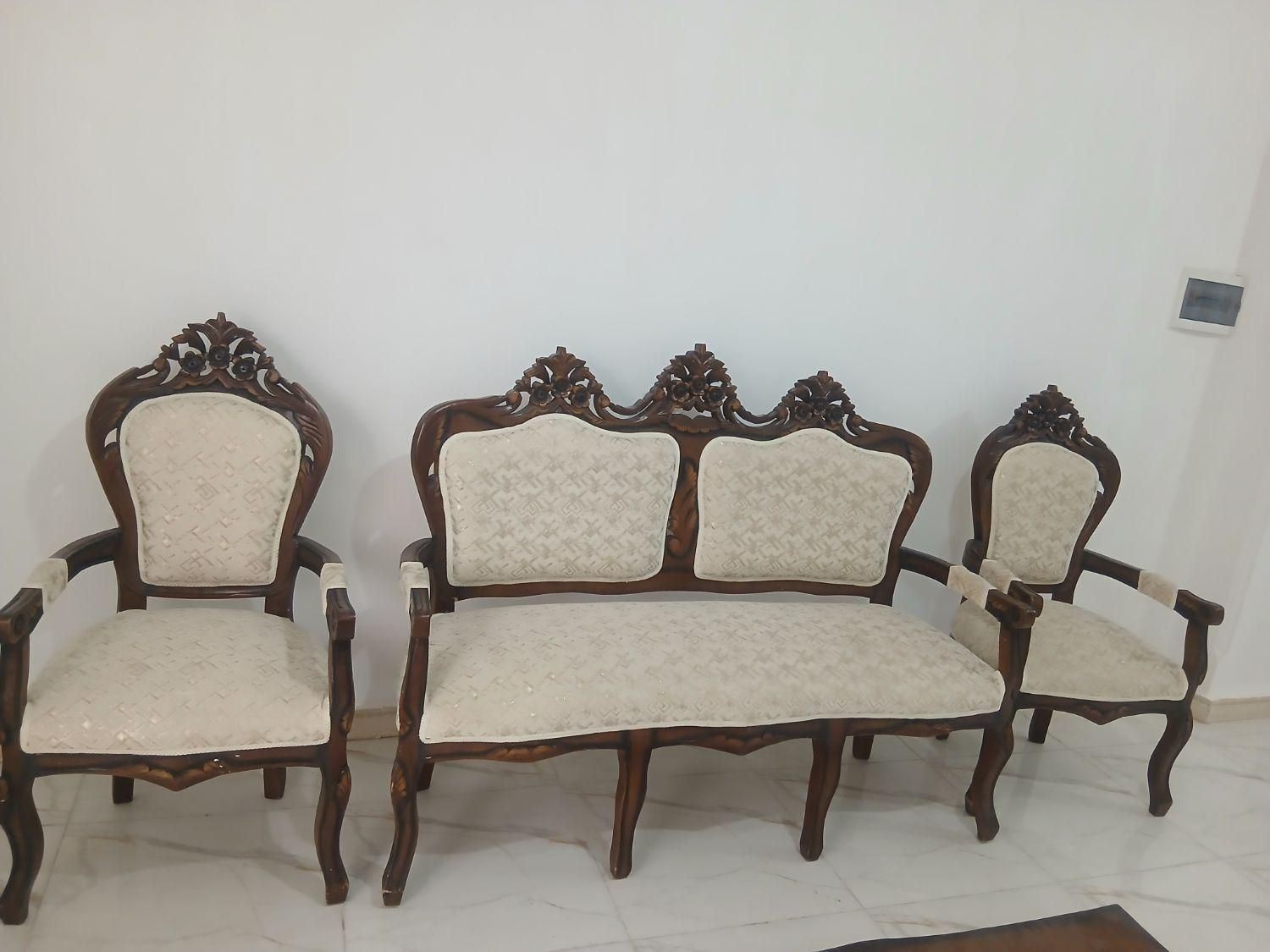 مبل ۷نفره با چوب گردو|مبلمان خانگی و میز عسلی|چابکسر, |دیوار