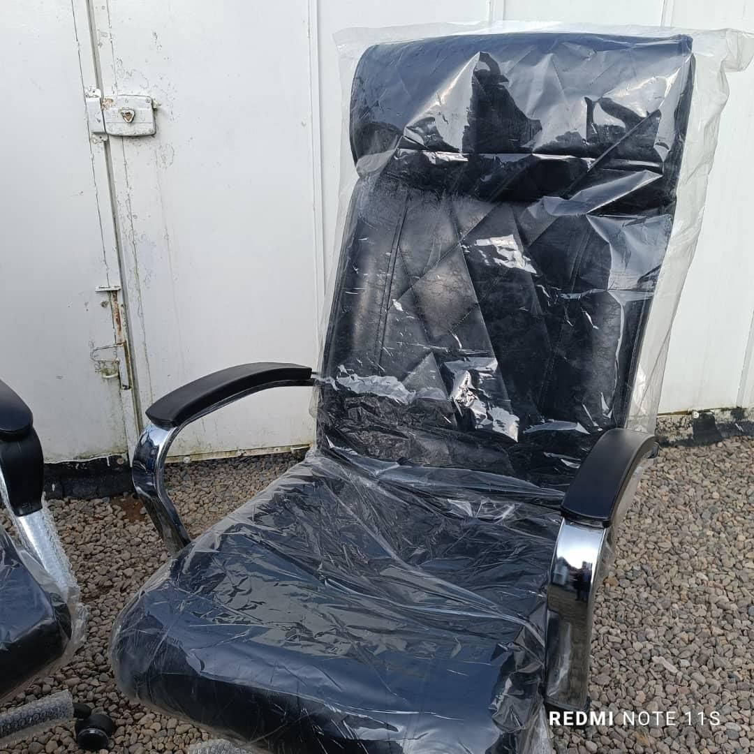 صندلی مدیریتی چرم آلگرو|دفتر کار|لاهیجان, خمیر کلایه|دیوار