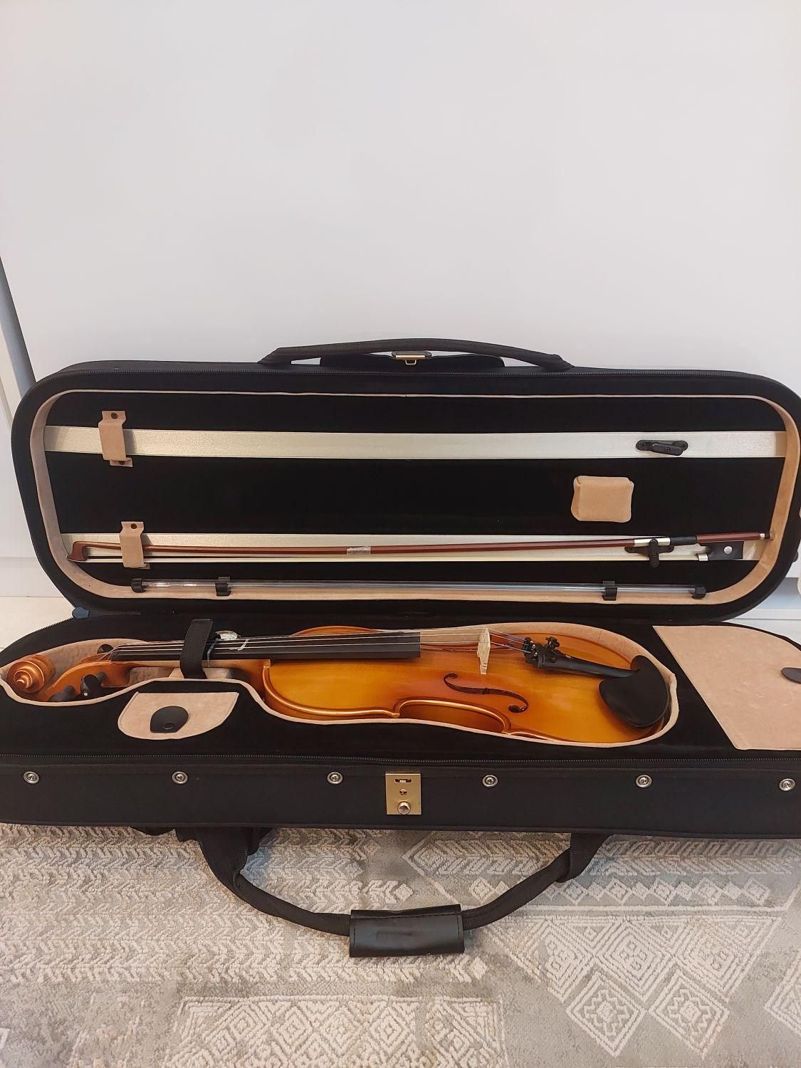 ویولن ۴/۴. TF146 معاوضه با گوشی همراه|ویولن|تهران, تهران‌نو|دیوار