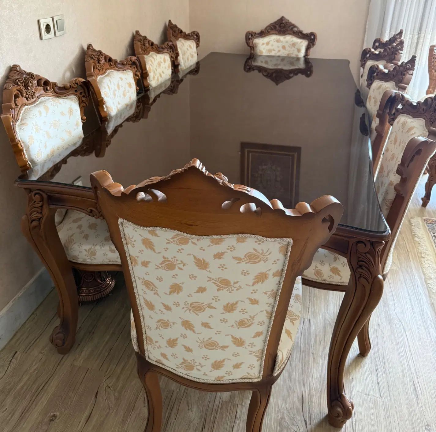 مبلمان سلطنتی ۹ نفره + ناهارخوری ۱۰ نفره چوب گردو|مبلمان خانگی و میز عسلی|اصفهان, کوی امام|دیوار