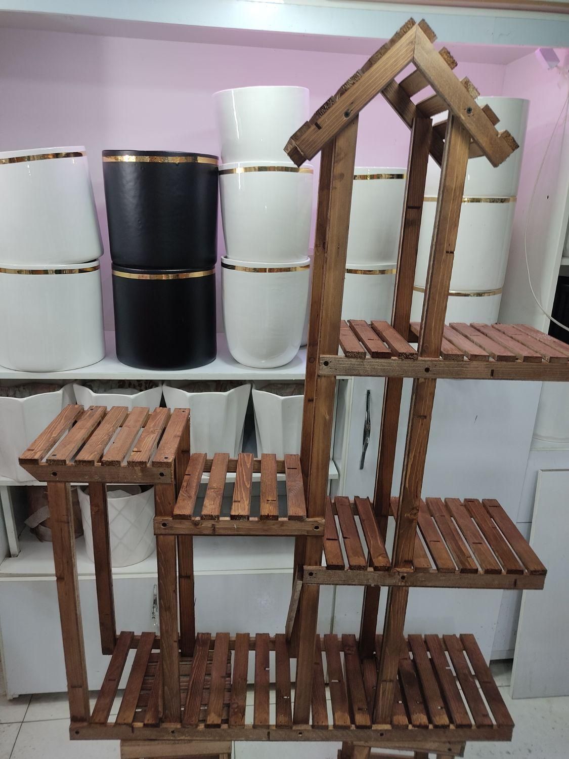 استند چوبی گل|گل و گیاه طبیعی|اردبیل, |دیوار