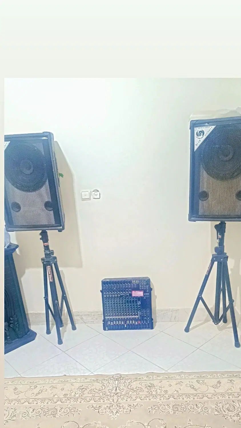 ۲عدد باند با پایه مفت گذاشتم بخاطر جا بجایی|سیستم صوتی خانگی|رباط‌کریم, رباط‌کریم|دیوار
