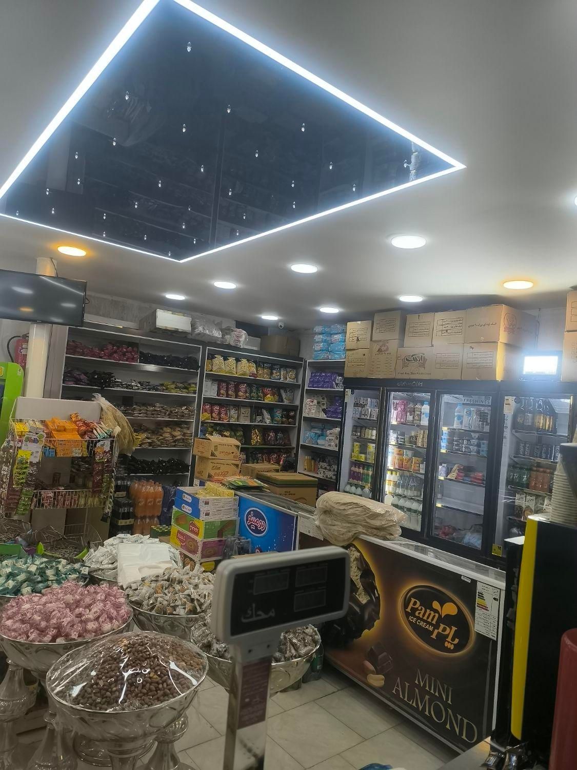 استخدام نیروی کار خانم واقا در سوپری وگز|استخدام خدمات فروشگاه و رستوران|اصفهان, بهارستان|دیوار