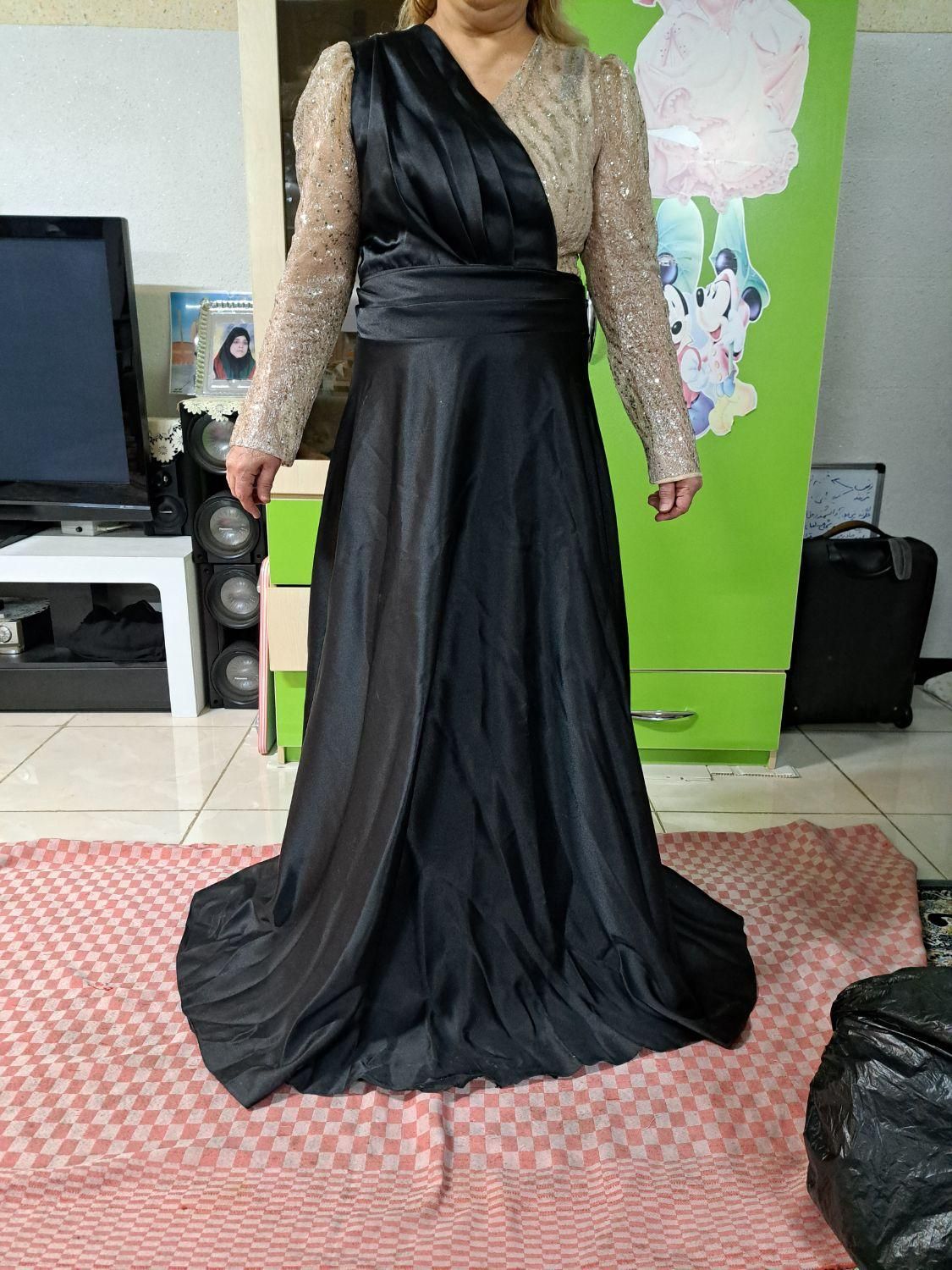 لباس|لباس|شیراز, پانصد دستگاه ارتش|دیوار