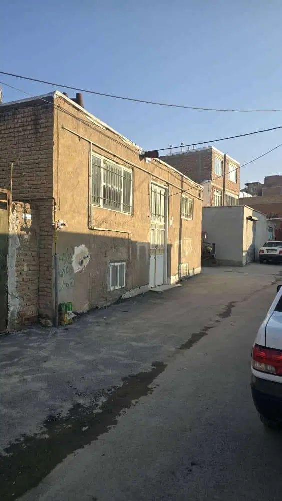 فروش منزل مسکونی طرف مدرسه کوچه اول فضای سبز|فروش خانه و ویلا|مهاباد (آذربایجان غربی), |دیوار