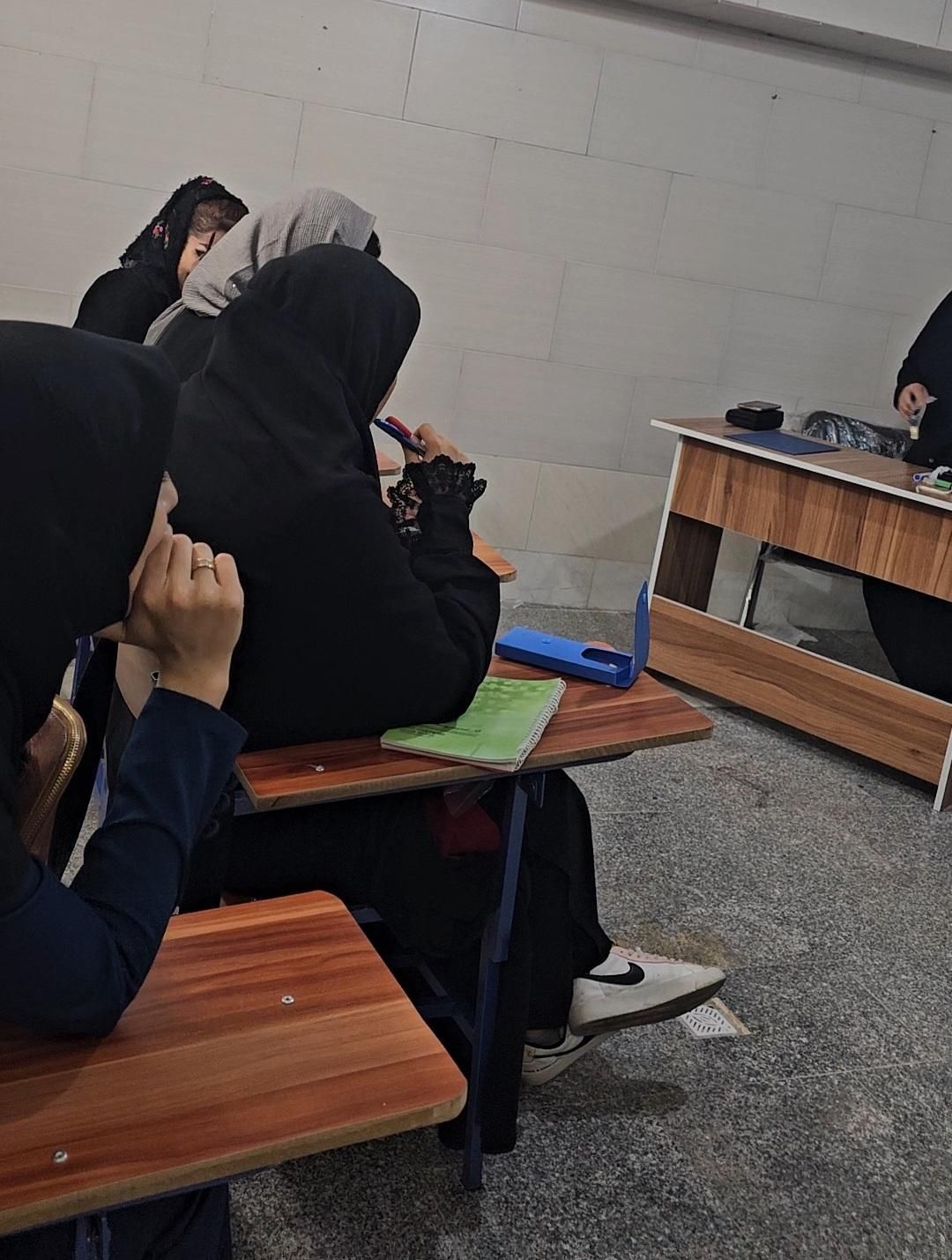 اجاره کلاس آموزشی|اجارهٔ کوتاه‌مدت دفتر کار و فضای آموزشی|قم, زینبیه|دیوار