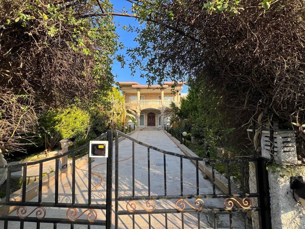 فروش ویلا باغ لاکچری با متراژ بزرگ و امکانات کامل|فروش خانه و ویلا|نور, |دیوار