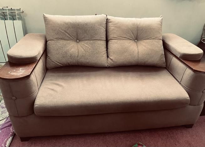 مبلمان ۷ نفره به همراه کوسن سالم|مبلمان خانگی و میز عسلی|اصفهان, دانشگاه اصفهان|دیوار