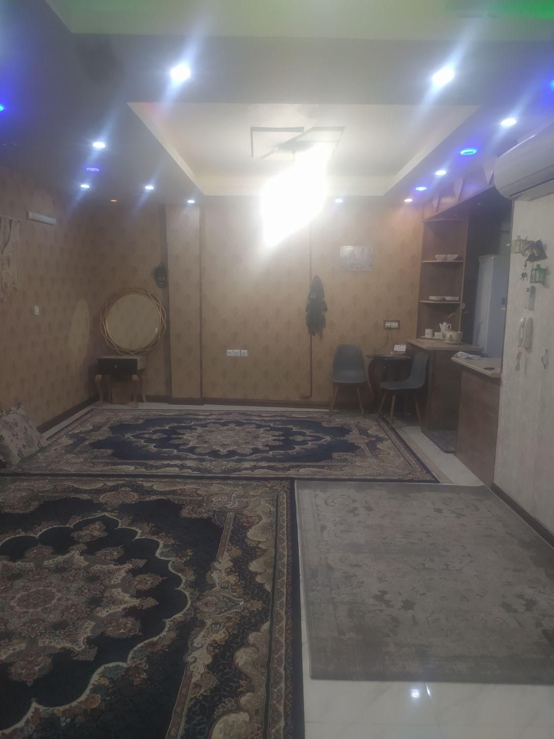 خانه هم کف ماهدشت خیابان باسکول۹۰متر|اجارهٔ آپارتمان|ماهدشت, |دیوار