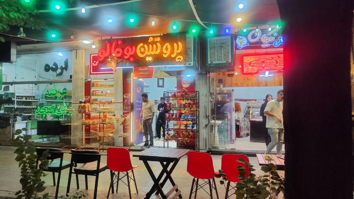 اجاره مغازه نبش میدان هفت تیر|اجارهٔ مغازه و غرفه|اصفهان, سروستان|دیوار