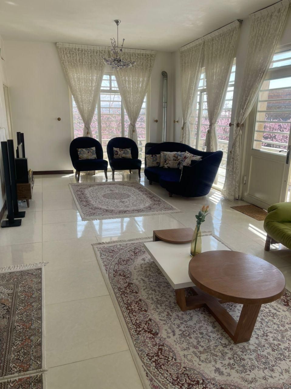 باغ ویلا تهراندشت|اجارهٔ کوتاه‌مدت ویلا و باغ|هشتگرد, هشتگرد قدیم|دیوار