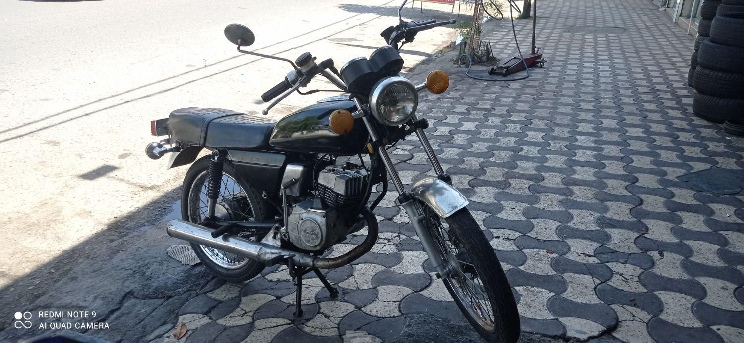 سوزوکی جی پی|موتورسیکلت|صومعه‌سرا, |دیوار