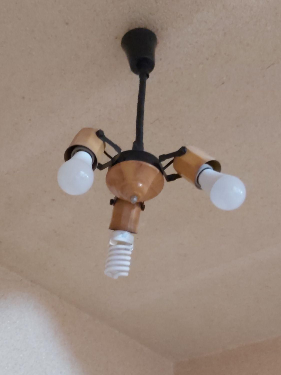 لوستر ۳ شاخه و توستر و سنگ اپن و باند وکارتن خالی|لوستر و چراغ آویز|اهواز, کوی رمضان|دیوار