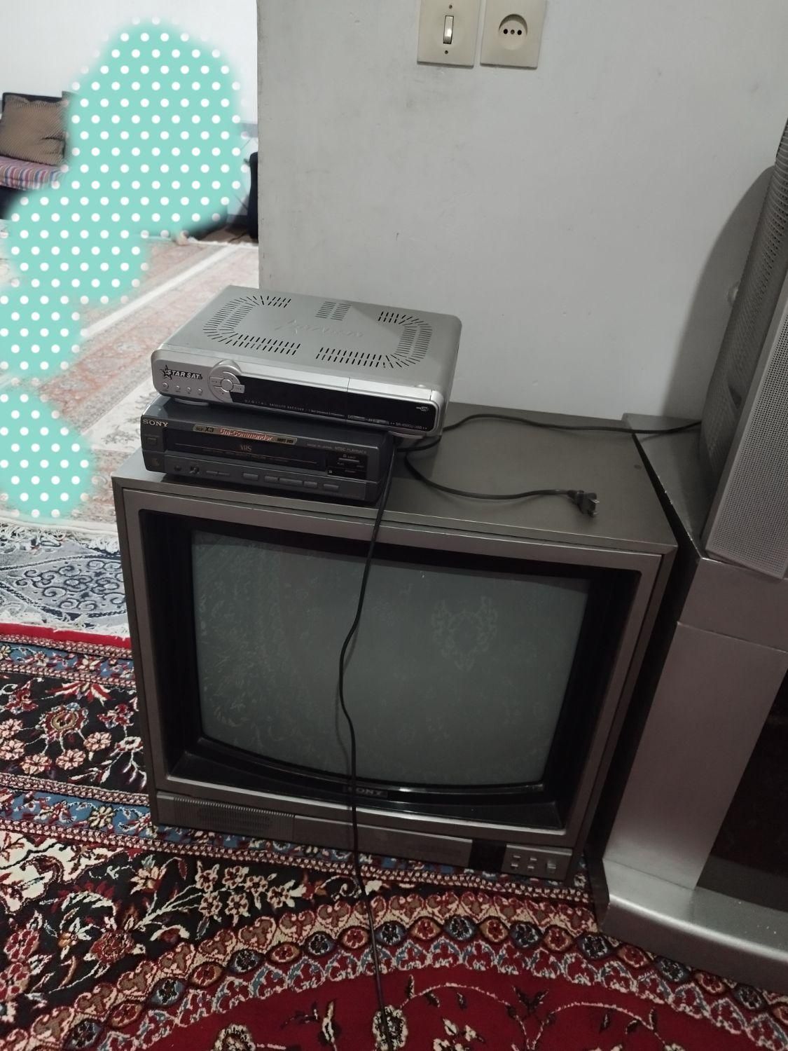 دوعدد تلویزیون قدیمی،،دو دستگاه|تلویزیون و پروژکتور|شیراز, فرهنگ شهر|دیوار