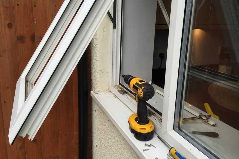 کلیه تعمیرات و رگلاژ پنجره و درب upvc دوجداره|خدمات پیشه و مهارت|پرند, فاز ۴|دیوار