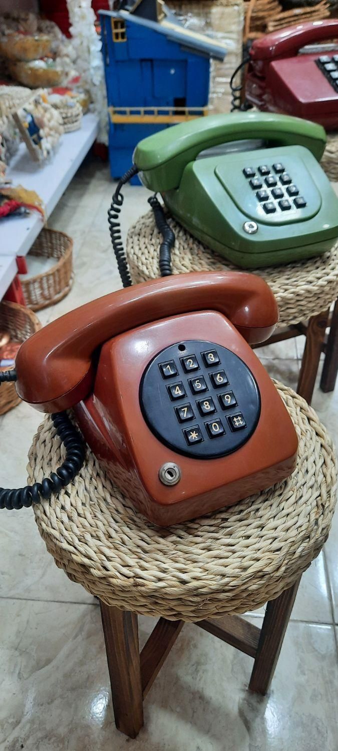 تلفن نوستالژی قدیمی|کلکسیون اشیاء عتیقه|رشت, هلال احمر|دیوار