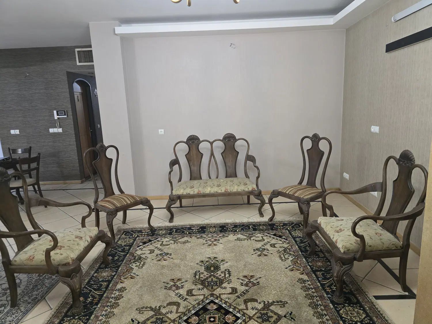 مبلمان تمام چوب گردو|مبلمان خانگی و میز عسلی|اصفهان, شهرستان|دیوار