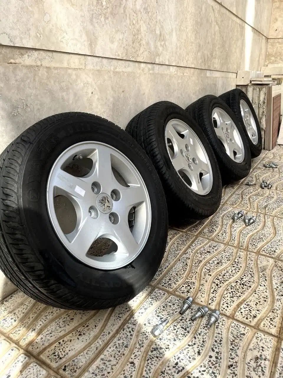 1دست رینگ و راستیک سایز ۱۵نو با لاستیک کویر نونو|قطعات یدکی و لوازم جانبی|زنجان, |دیوار