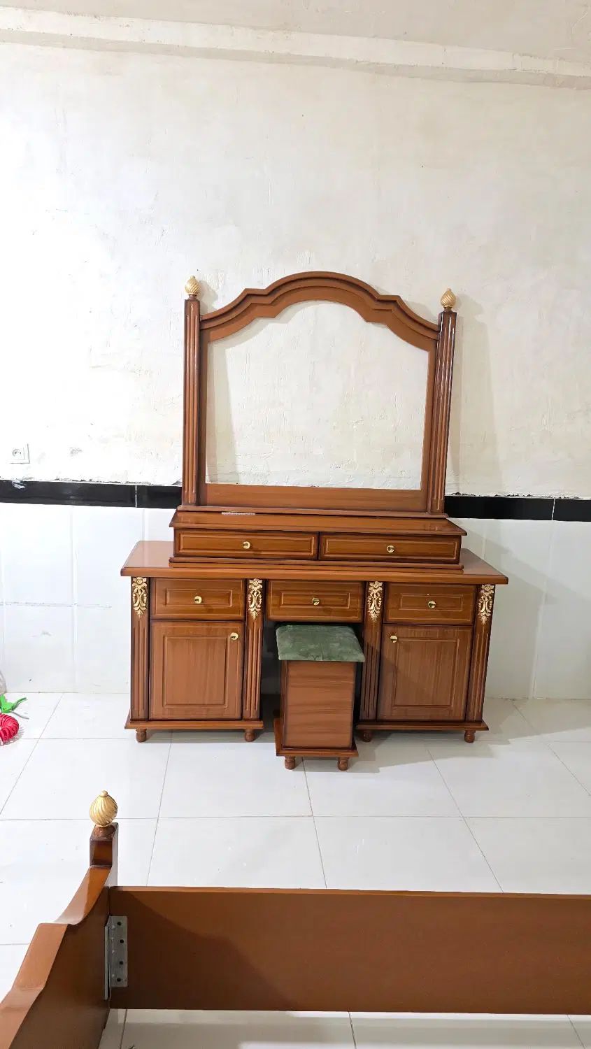سرویس خواب سرخ|تخت و سرویس خواب|رشت, آزادگان|دیوار