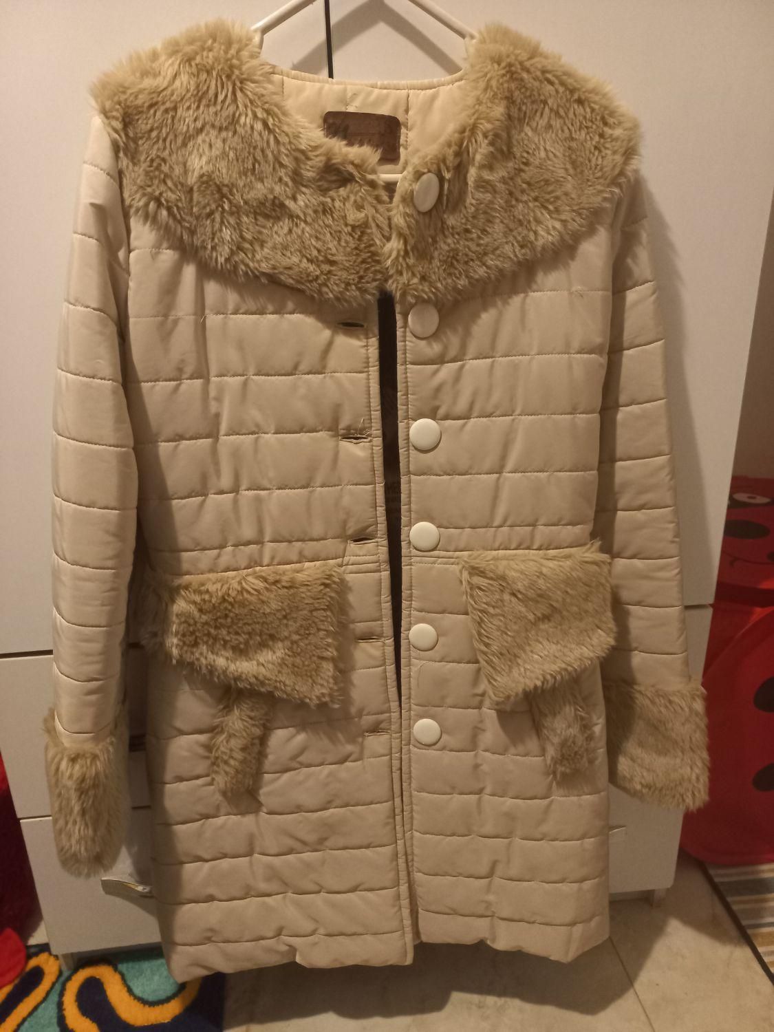 پالتو|لباس|پیشوا, |دیوار